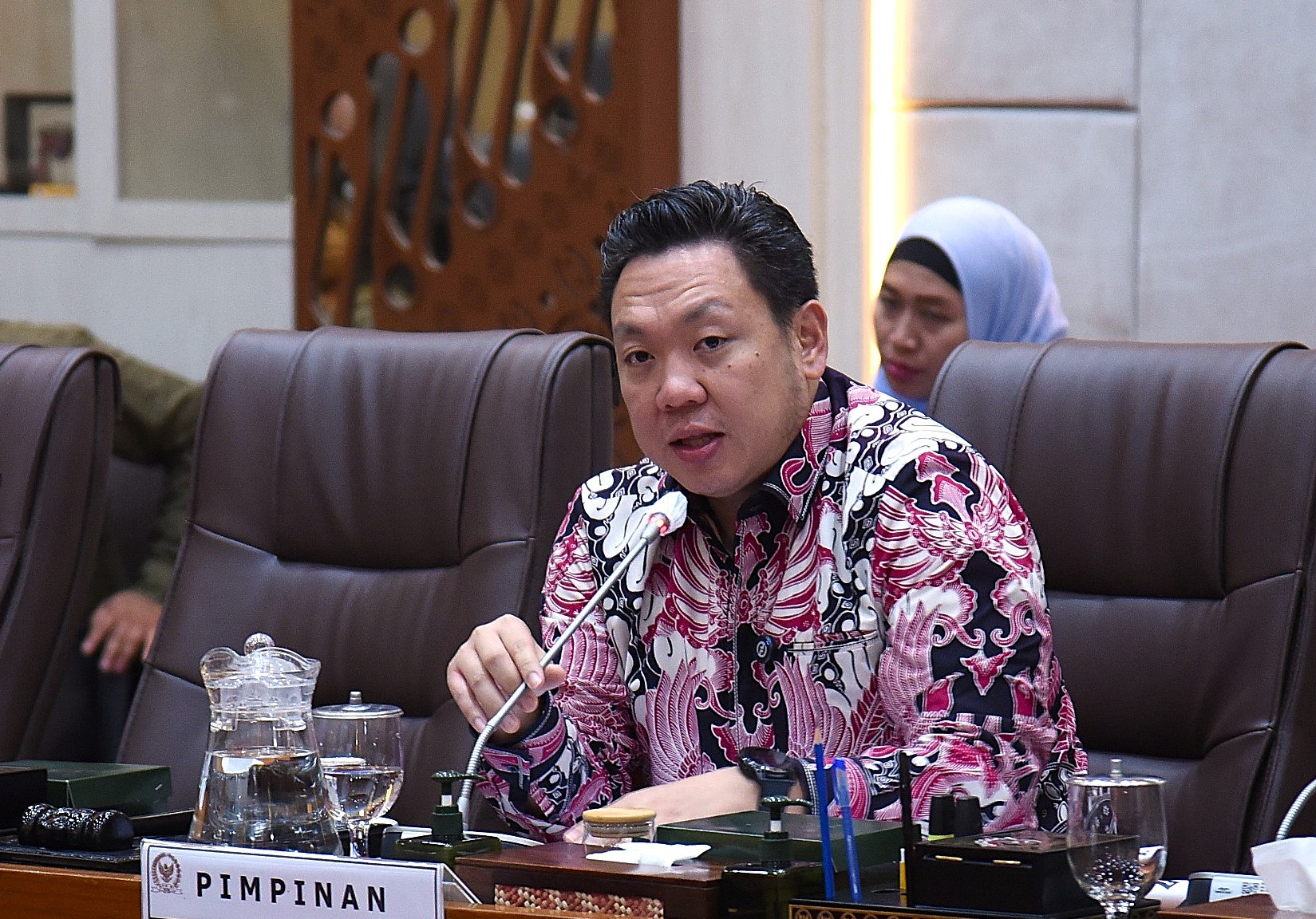 Wakil Ketua Komisi IX DPR RI Charles Honoris dalam audiensi dengan GKIA, CISDI dan JPPI terkait penyampaian pandangan serta Rekomendasi terhadap Program Makan Bergizi Gratis di Gedung Nusantara II, Senayan, Jakarta, Senin (22/9/2025). Foto : Geraldi/Andri.