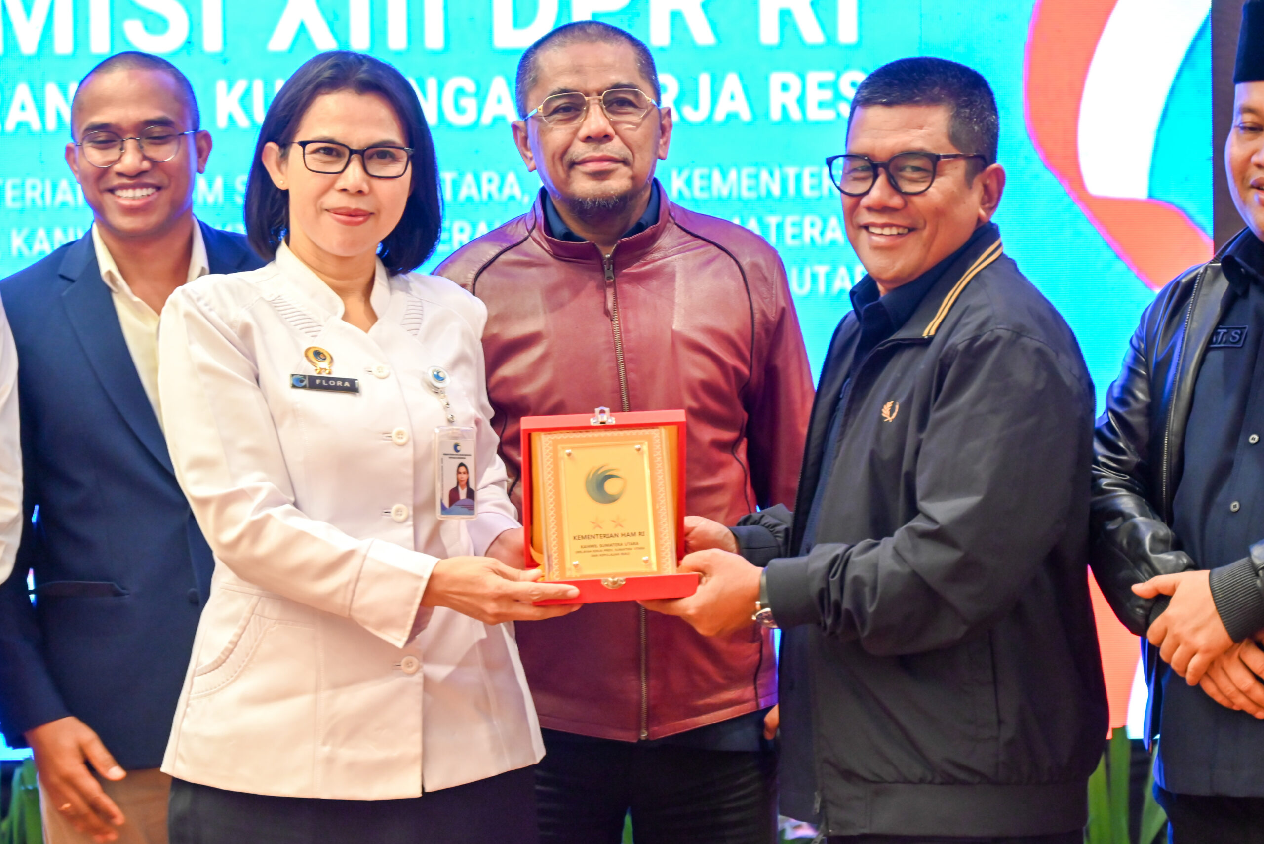 Anggota Komisi XIII DPR RI Muslim Ayub (kanan) usai rapat dengan Kanwil Ditjen Imigrasi, Kanwil Ditjen Pemasyarakatan, Kanwil Kementerian Hukum, Kanwil HAM, dan LPSK di Medan. Foto: Nadya/vel.