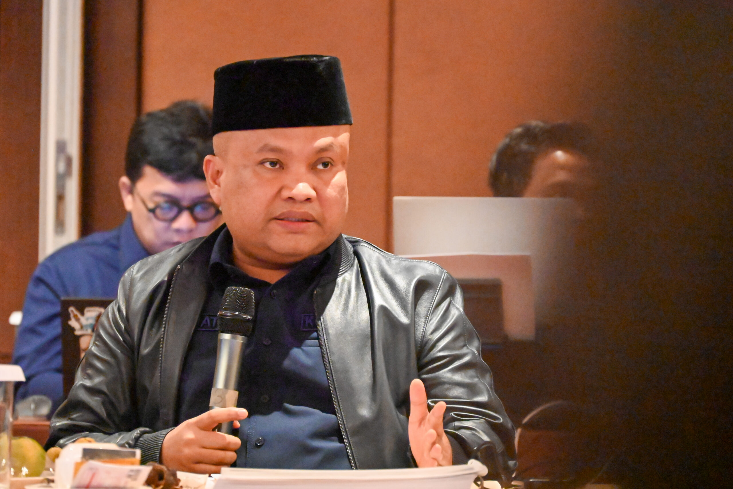 Wakil Ketua Komisi XIII DPR RI Sugiat Santoso saat mengikuti rapat dengar pendapat yang digelar Komisi XIII DPR RI di Medan, Sumatera Utara. Foto: Nadya/vel.