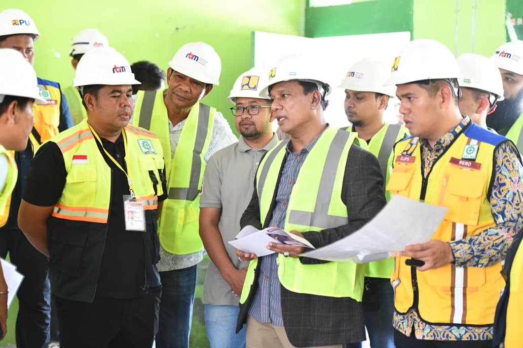 Anggota Komisi V DPR RI Ruslan Daud saat Kunjungan Kerja Reses ke Dapil Aceh 2 untuk mempercepat realisasi pembangunan infrastruktur di Kabupaten Aceh Utara, Bener Meriah dan Kabupaten Bireuen. Foto : Ist/Andri.