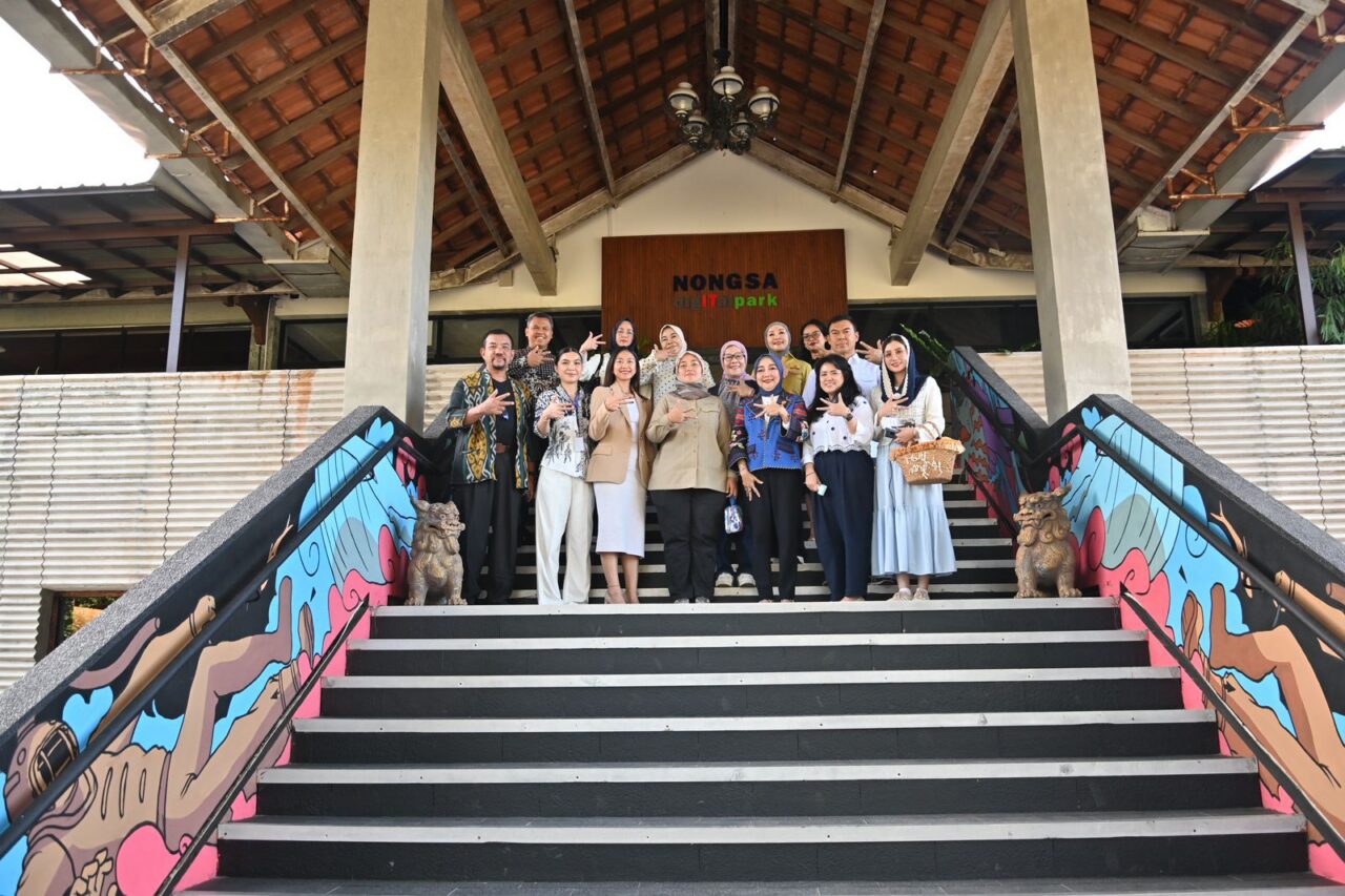 Wakil Ketua Komisi VII DPR RI Chusnunia Chalim bersama tim saat melakukan kunjungan kerja spesifik ke Infinite Studi Batam, Rabu (1/10/2025). Foto: Taufan/vel