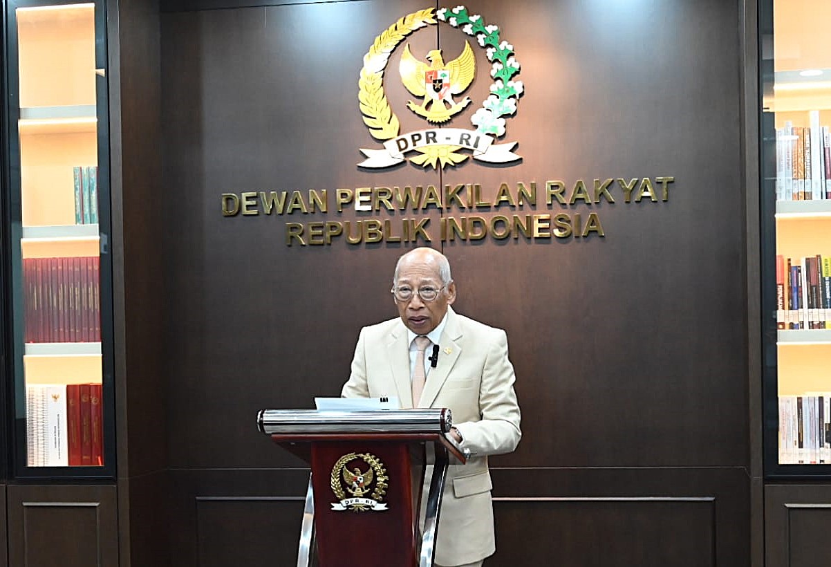 Anggota Komisi III DPR RI I Wayan Sudirta dalam Sidang Pleno MK perkara 143 UU kesehatan yang disampaikan secara virtual di Gedung DPR, Jakarta, Selasa (2/10/2025). Foto : Mahendra/Andri
