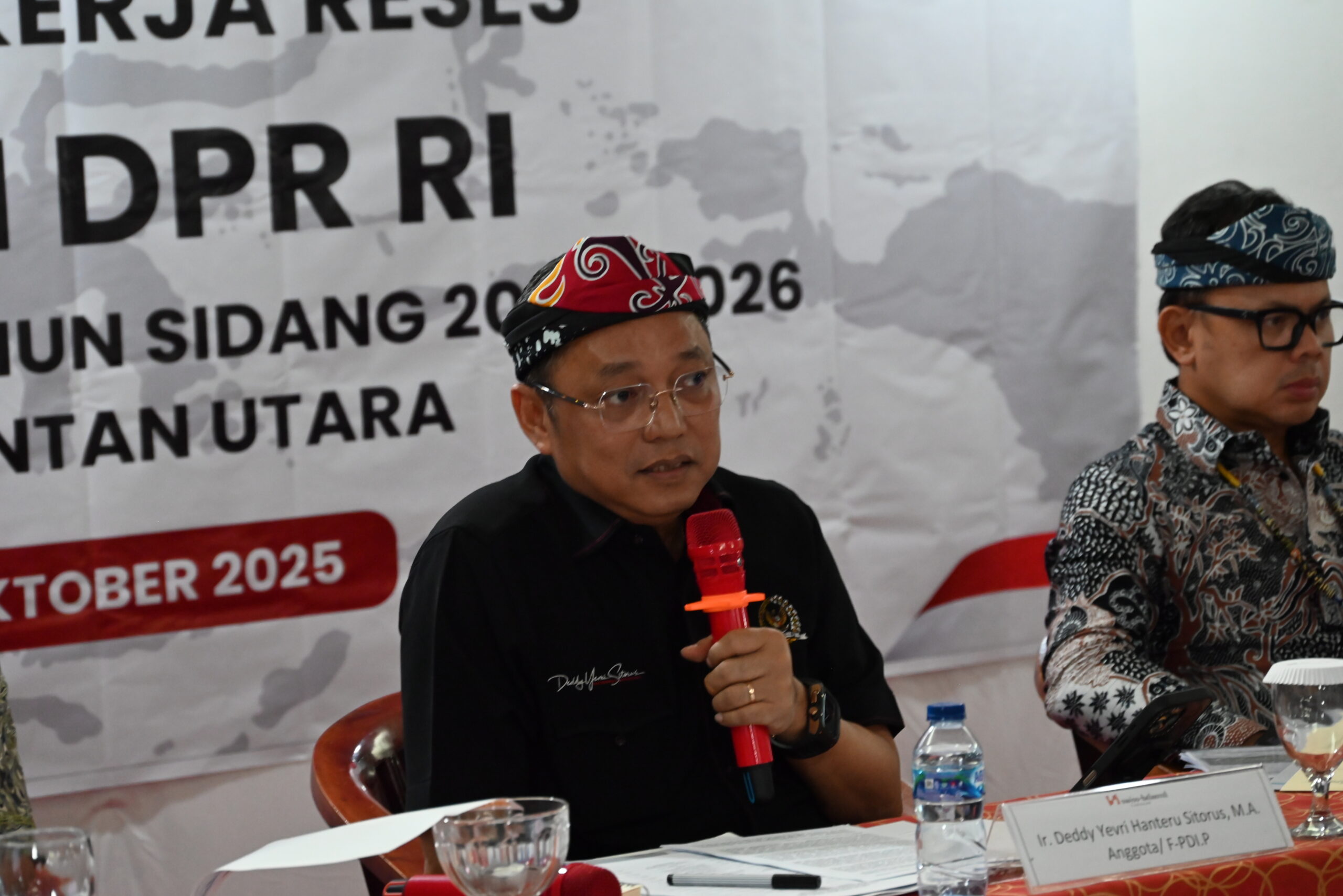 Ketua Tim Kunjungan Kerja Reses Komisi II DPR RI, Deddy Yevri Hanteru Sitorus, saat pertemuan dengan pemerintah daerah dan pemangku kebijakan di Tarakan, Jumat (3/9/2025). Foto: Agung/vel