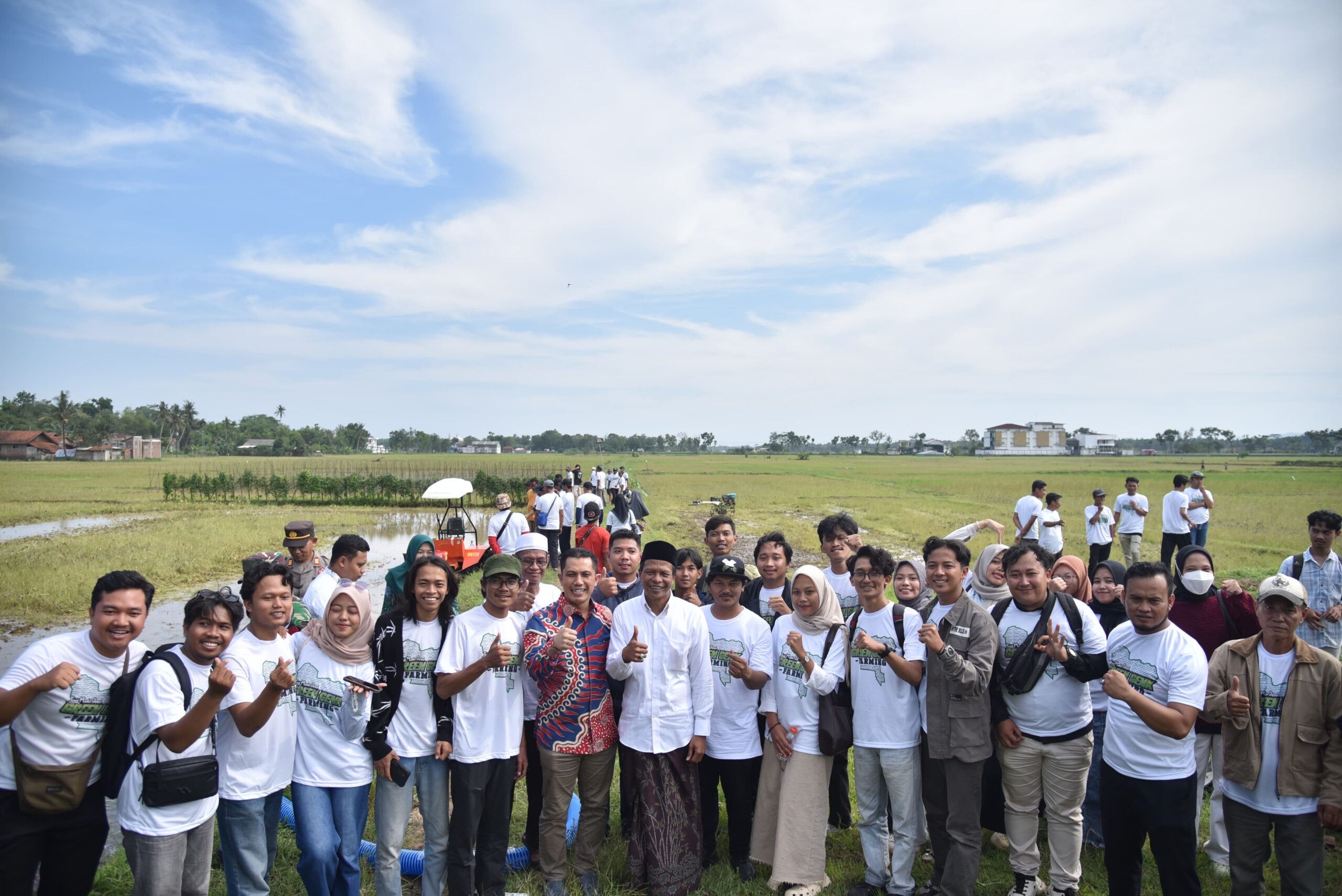 Anggota DPR RI Aqib Ardiansyah menghadiri peresmian Kelompok tani muda Green Genk Farming di Desa Grenggeng, Karanganyar, Jawa Tengah, Sabtu (4/10/2025). Foto: Ist/vel.