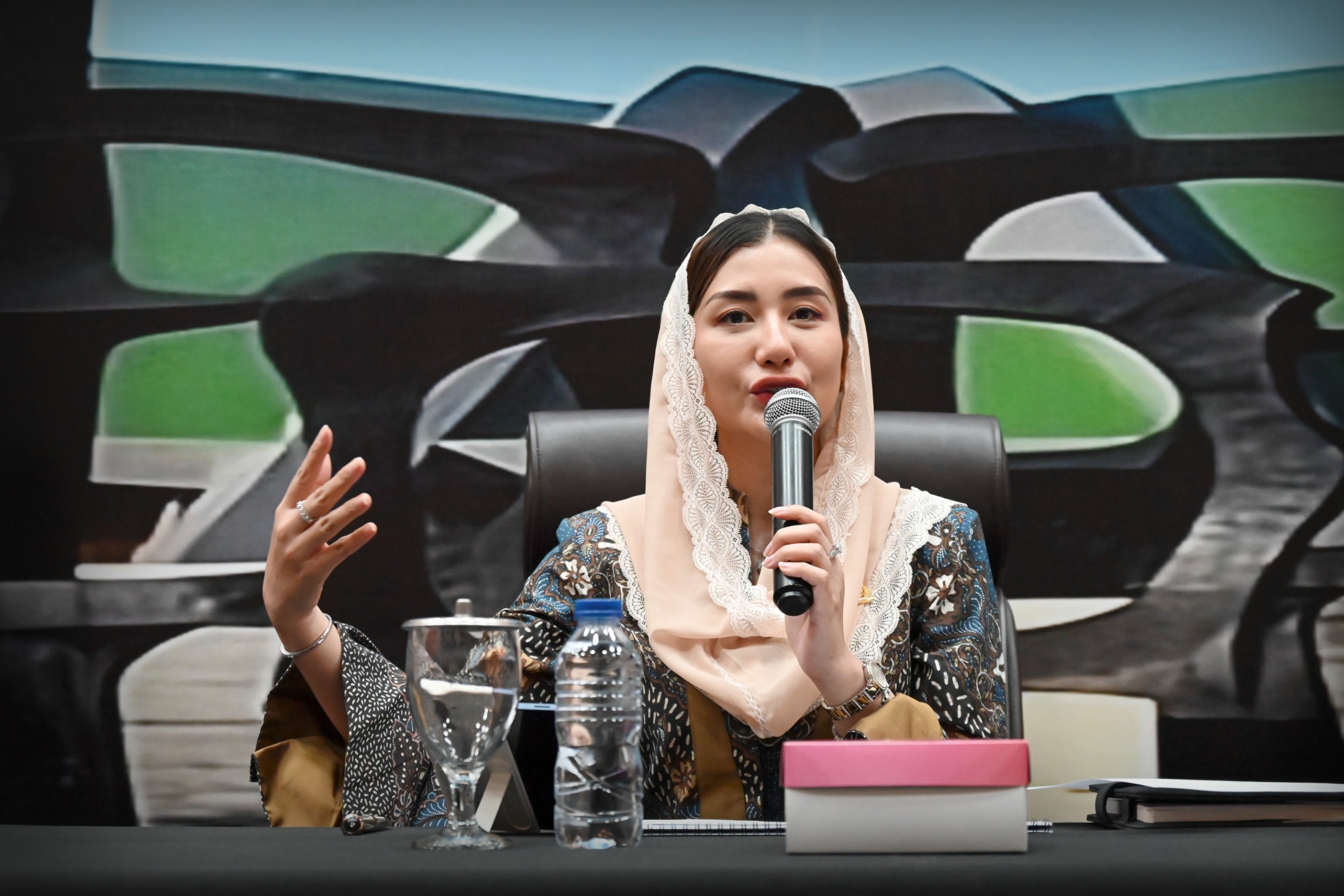 Anggota Komisi VII DPR RI Novita Hardini dalam diskusi Dialektika Demokrasi bertajuk ‘UU Kepariwisataan Disahkan, Angin Segar bagi Kebangkitan Pariwisata Nasional’ di Gedung Nusantara I, Senayan, Jakarta, Kamis (2/10/2025). Foto : Mario/Andri