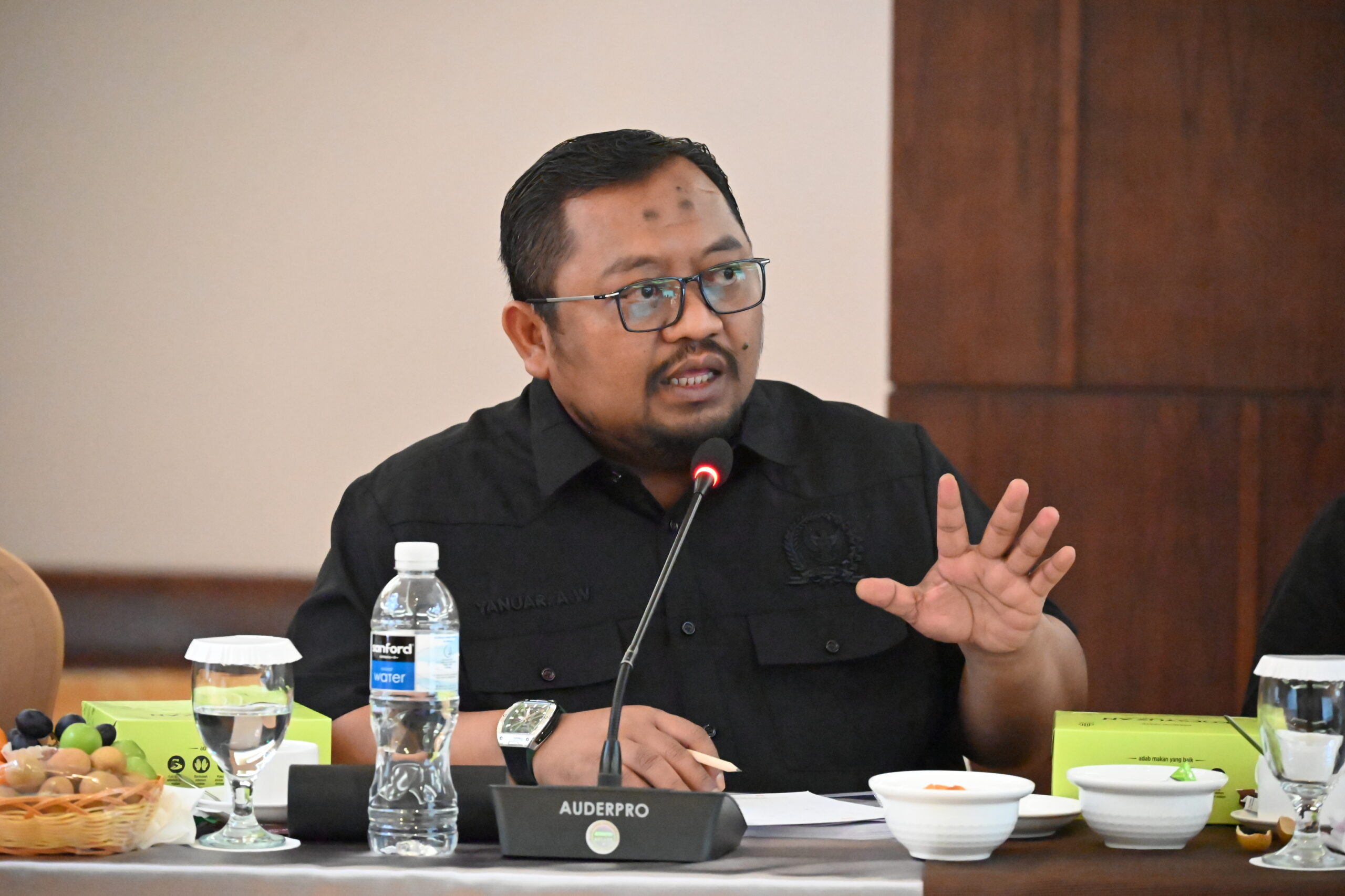 Anggota Komisi XIII DPR RI, Yanuar Arif Wibowo dalam kunjungan kerja reses Komisi XIII DPR RI di Batam, Kepulaua Riau, Jumat (3/10/2025). Foto: Hira/vel.