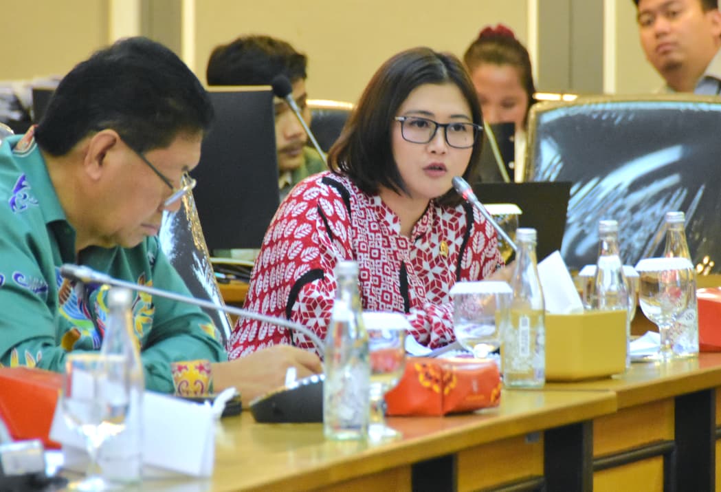 Anggota Komisi XIII DPR RI Vita Ervina saat RDP dengan Komnas HAM, Komnas Perempuan, KPAI, Ombudsman, LPSK, dan KND di Gedung Nusantara II, DPR RI, Senayan, Jakarta, Senin (29/9/2025). Foto: Runi/vel.