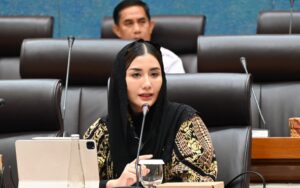 Anggota Komisi VII DPR RI, Novita Hardini dalam rapat kerja komisi VII DPR RI dalam Rapat Dengar Pendapat Dengan Dirjen Ilmate Dan Dirjen IKFT di Komplek Parlemen, Senayan, Jakarta, Senin (29/9/2025). Foto : Arifman/Andri.
