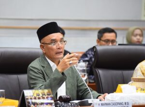 Ketua Komisi VIII DPR RI Marwan Dasopang alam rapat kerja bersama Menteri Haji dan Umrah RI yang digelar di Nusantara II, Senayan, Jakarta, Selasa, (28/11/2025). Foto : Devi/Andri.