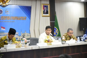 Wakil Ketua Komisi II Bahtra Banong saat memimpin kunjungan kerja Panja Pengawasan PNBP Sektor Pertanahan ke Pekanbaru, Riau, Senin (29/9/2025). Foto: Aaron/vel