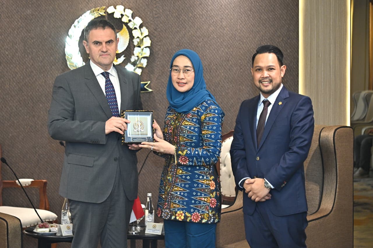 Ketua Komisi VI DPR RI, Anggia Erma Rini, menerima kunjungan Duta Besar Rumania untuk Republik Indonesia, Dan-Adrian Bălănescu, di Ruang Delegasi DPR RI, Selasa, (14/10/2025). Foto : Farhan/Andri.