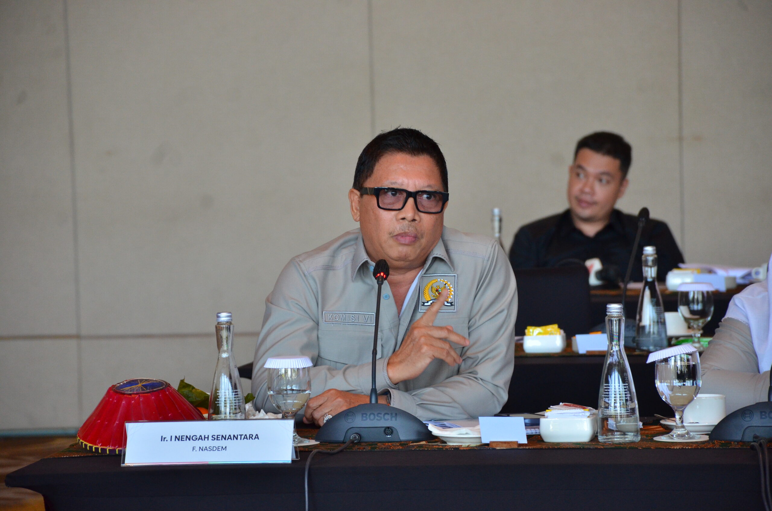 Anggota Komisi VI DPR RI, I Nengah Senantara saat mengikuti rapat Kunjungan Kerja Masa Reses (Kunres) Komisi VI DPR RI ke Kota Denpasar, Provinsi Bali, Jumat (3/10/2025). Foto: Anju/vel.