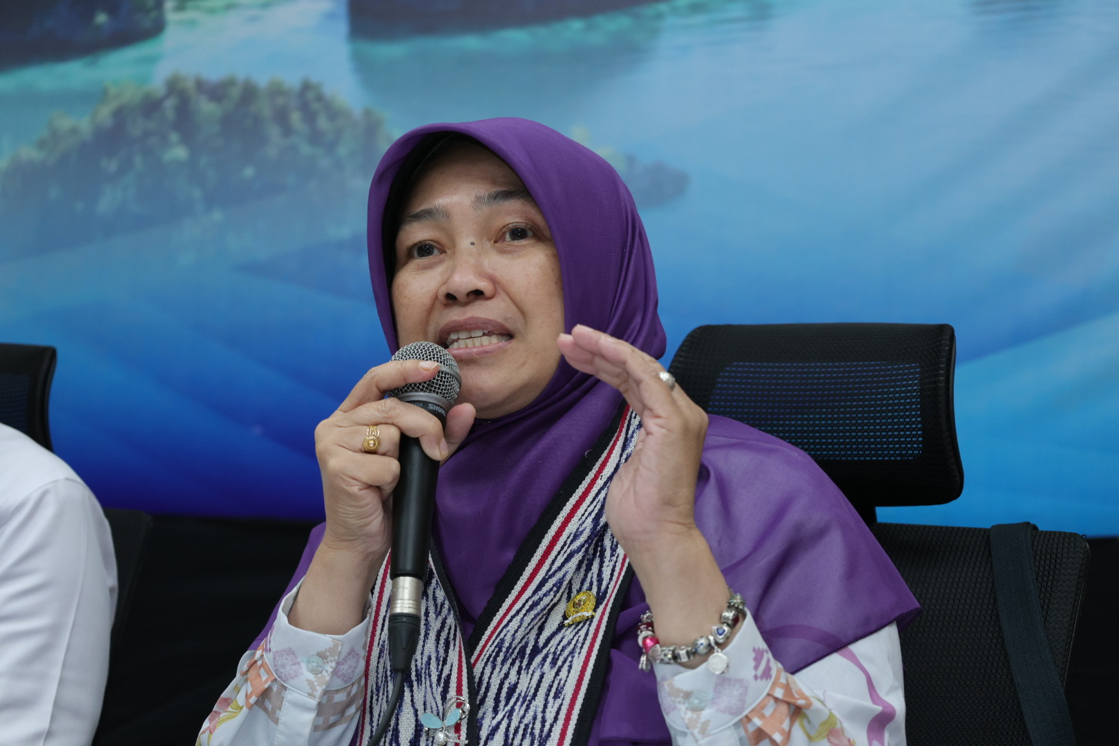 Wakil Ketua Komisi X DPR RI Kurniasih Mufidayati saat mengikuti Kunjungan Kerja Reses ke Sorong, Provinsi Papua Barat Daya, Senin (06/10/2025). Foto: Andri/vel.