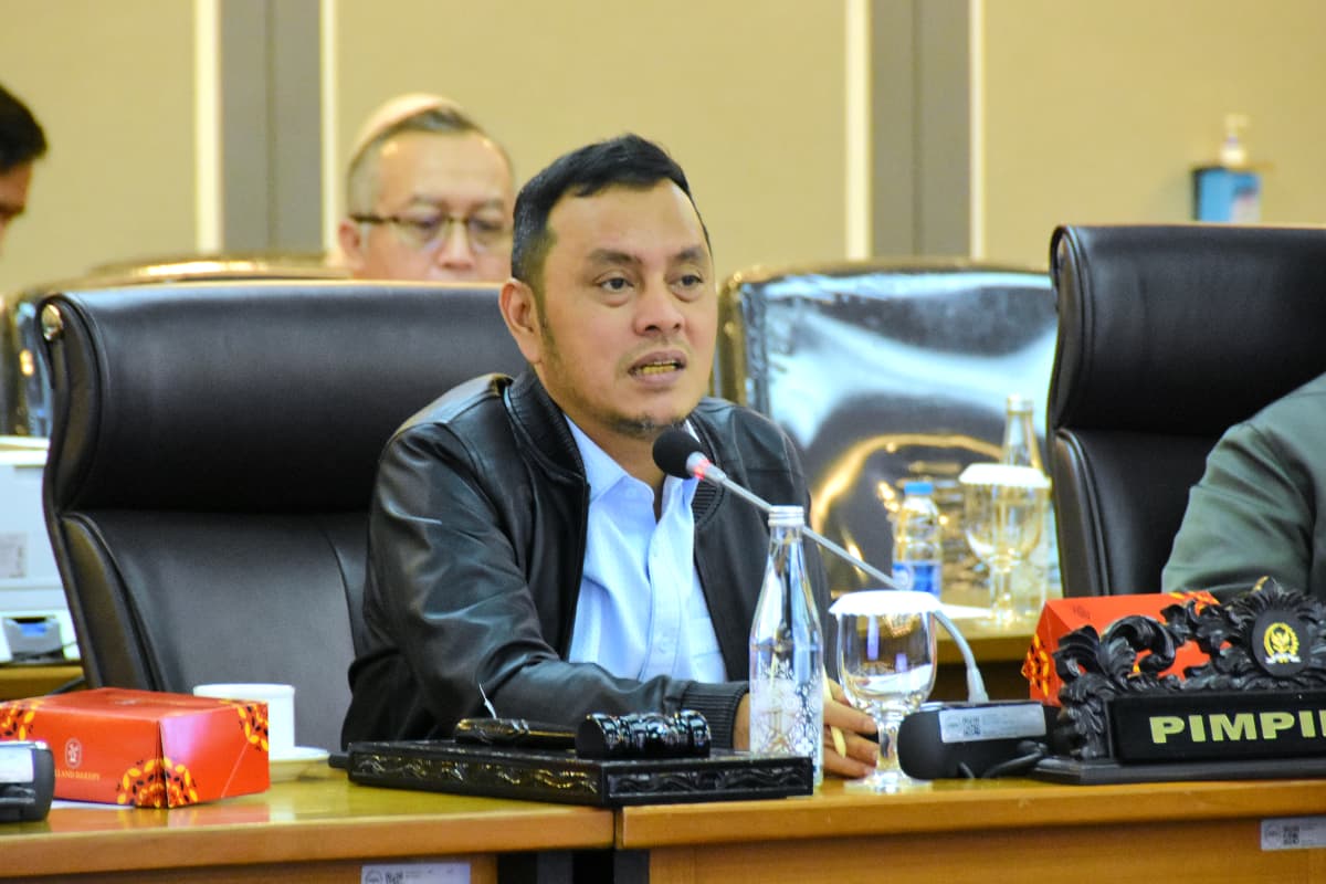 Ketua Komisi XIII DPR RI Willy Aditya saat RDP dengan Komnas HAM, Komnas Perempuan, KPAI, Ombudsman, LPSK, dan KND di Gedung Nusantara II, DPR RI, Senayan, Jakarta, Senin (29/9/2025). Foto: Runi/vel.