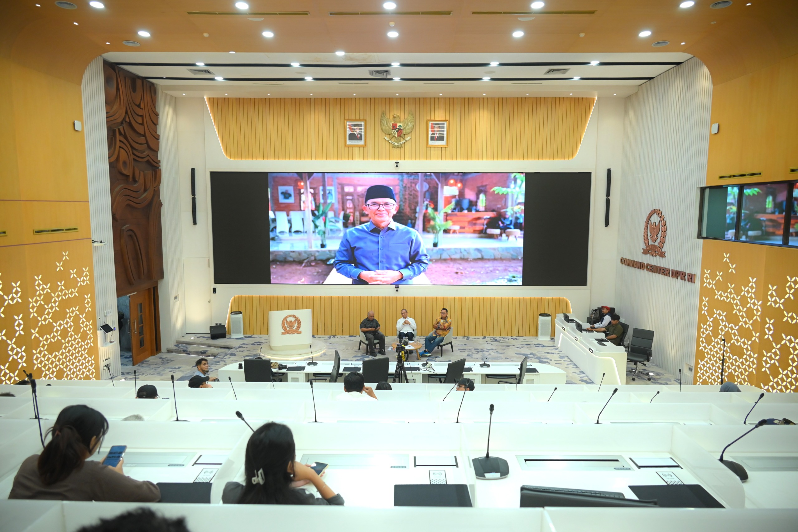 Anggota Komisi VIII DPR RI, Maman Imanul Haq, dalam diskusi Dialektika Demokrasi di Ruang Command Center, Kamis (30/10/2025). Foto: Geraldi/vel.