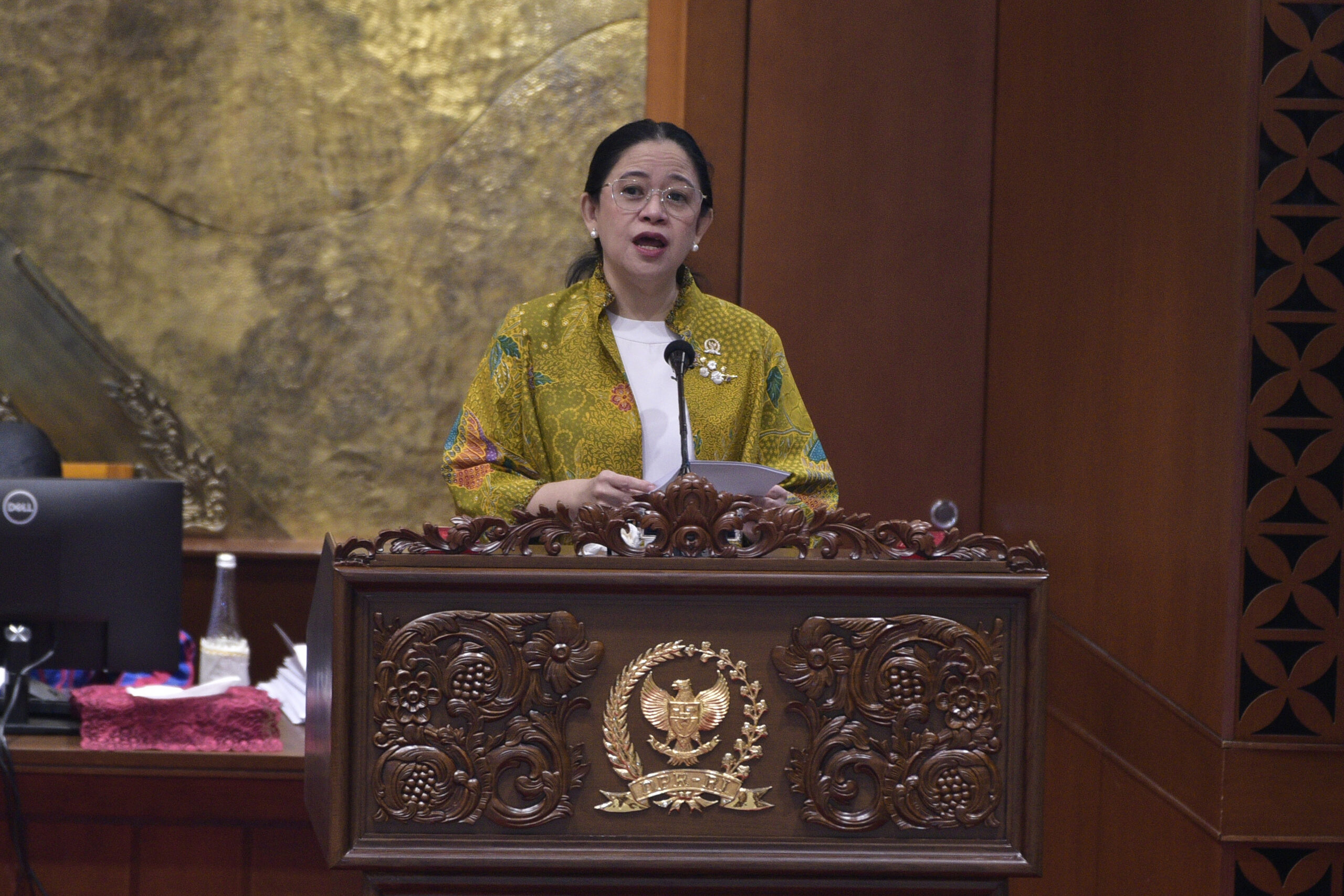 Ketua DPR RI, Puan Maharani saat menyampaikan Laporan Kinerja DPR RI Tahun Sidang 2024-2025 dalam rapat paripurna khusus yang digelar di di Gedung Nusantara II Kompleks Parlemen, Senayan, Jakarta, Kamis (2/10/2025). Foto : Mu/Andri