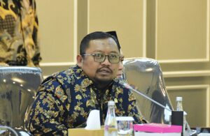 Anggota Komisi XIII DPR RI Yanuar Arif Wibowo saat RDP dengan Kepala LPSK, Komnas Perempuan, dan kuasa hukum Meta Ayu Puspitasari, istri almarhum diplomat Arya Daru Pangayunan di Gedung DPR RI, Jakarta, Selasa (30/9/2025). Foto : Runi/Andri.