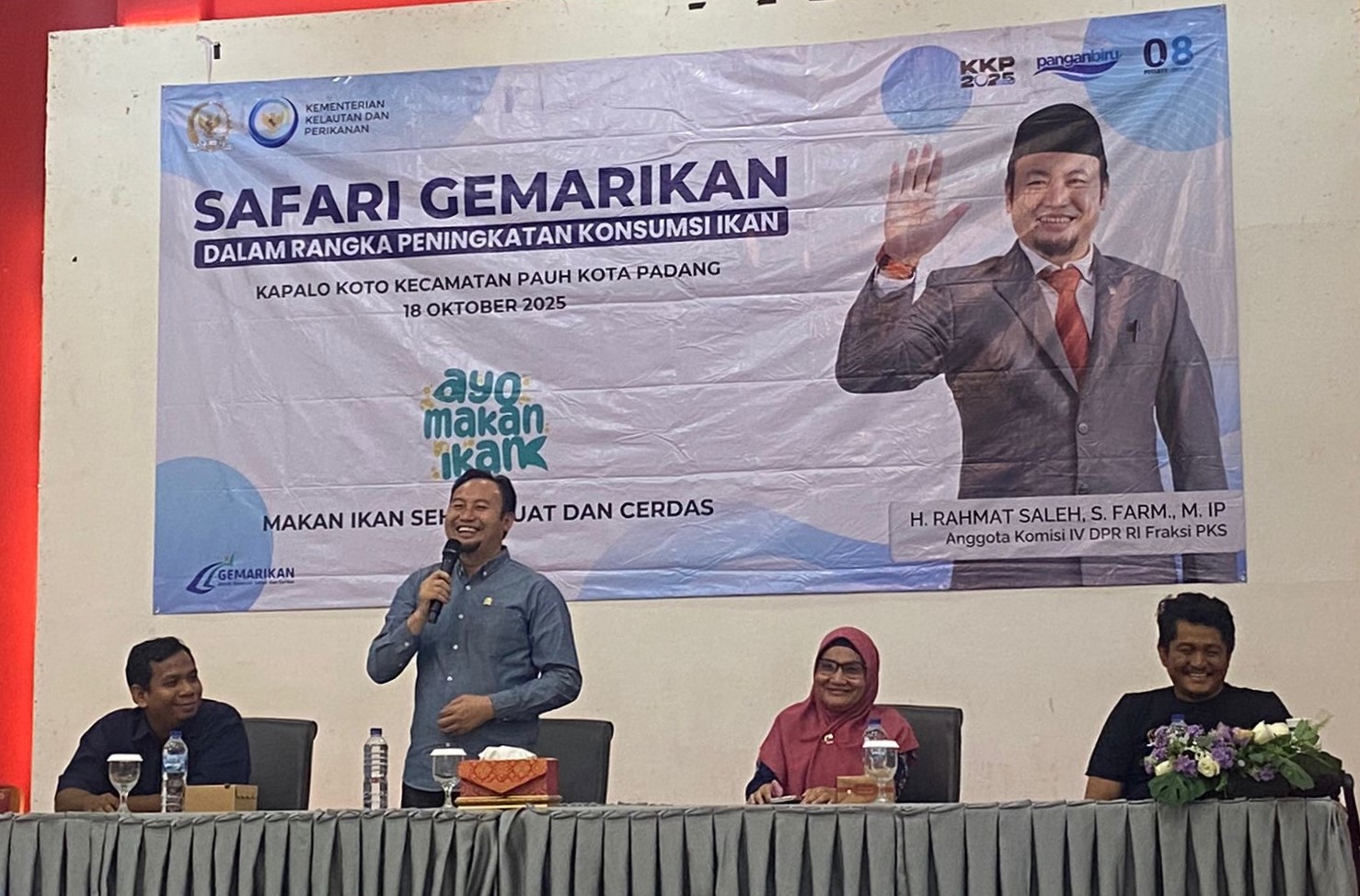 Anggota Komisi IV DPR RI Rahmat Saleh saat melaksanakan Safari Gerakan Memasyarakatkan Makan Ikan (Gemarikan) di Padang. Acara berlangsung di BBPPKS Kapalo Koto, Kecamatan Pauh, Padang, Sabtu (18/10/2025). Foto : Ist/Andri.
