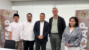 Ketua BKSAP DPR RI, Mardani Ali Sera, saat melakukan pertemuan dengan perwakilan National DBS Palestinian Centre yaitu Saleh dan Apurva. Foto: Ist/vel.