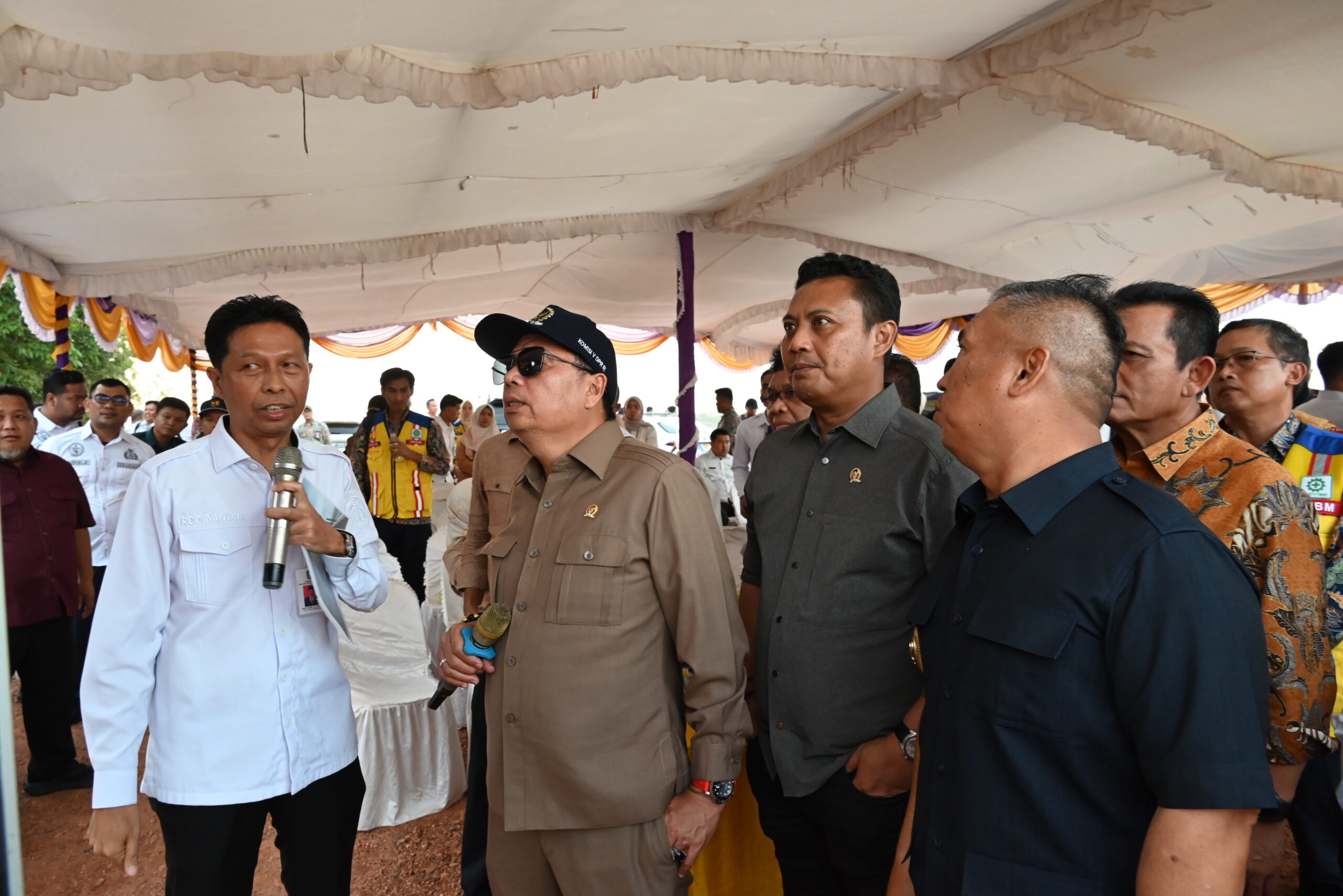 Wakil Ketua Komisi V DPR RI Andi Iwan Darmawan Aras dalam Kunjungan Kerja Reses Komisi V DPR RI di Batam, Kepulauan Riau, Rabu (29/10/2025). Foto: Bunga/vel.