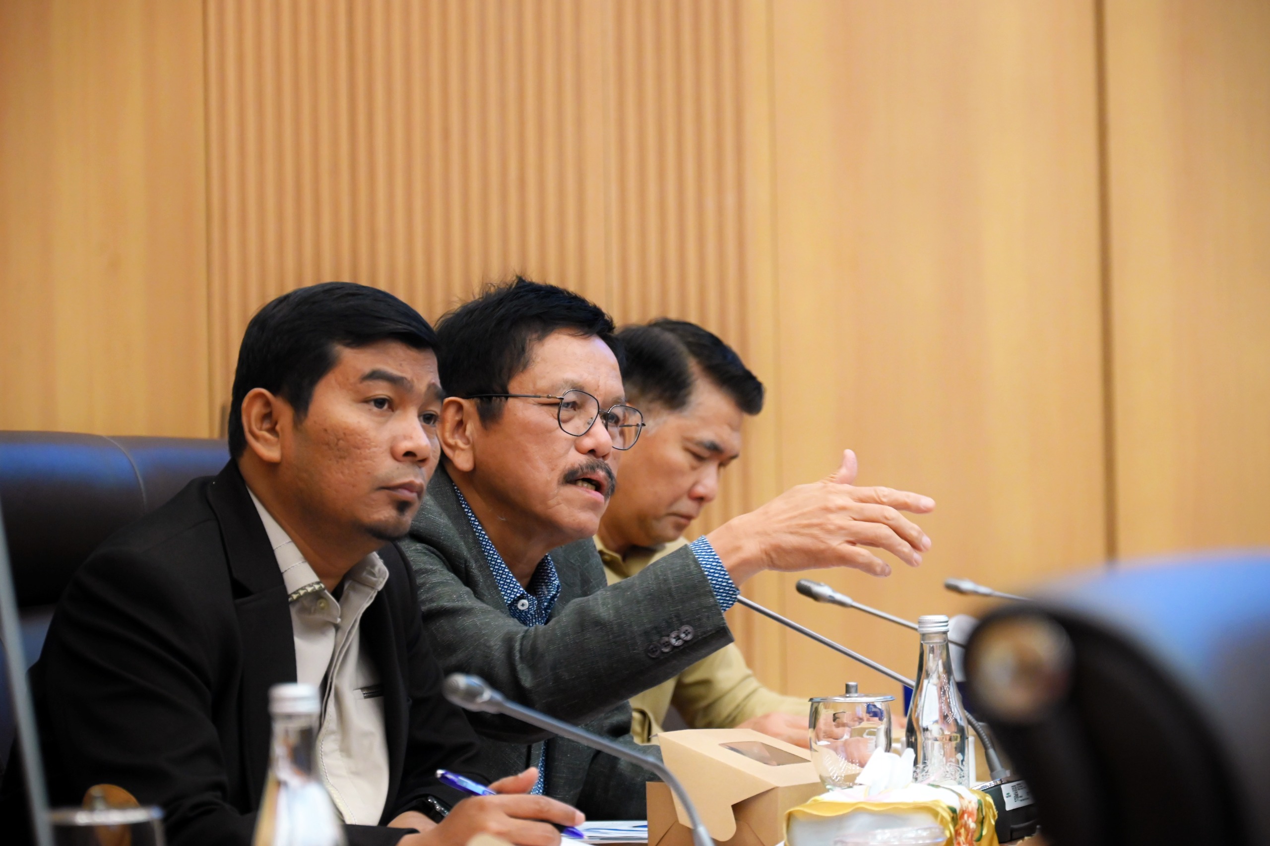 Anggota Komisi XII DPR RI, Ramson Siagian dalam rapat dengar pendapat dengan Kementerian ESDM dan PT Pertamina Patra Niaga di Ruang Rapat Komisi XII, Kompleks Parlemen, Senayan, Jakarta, Rabu (1/10/2025). Foto : Tari/Andri.