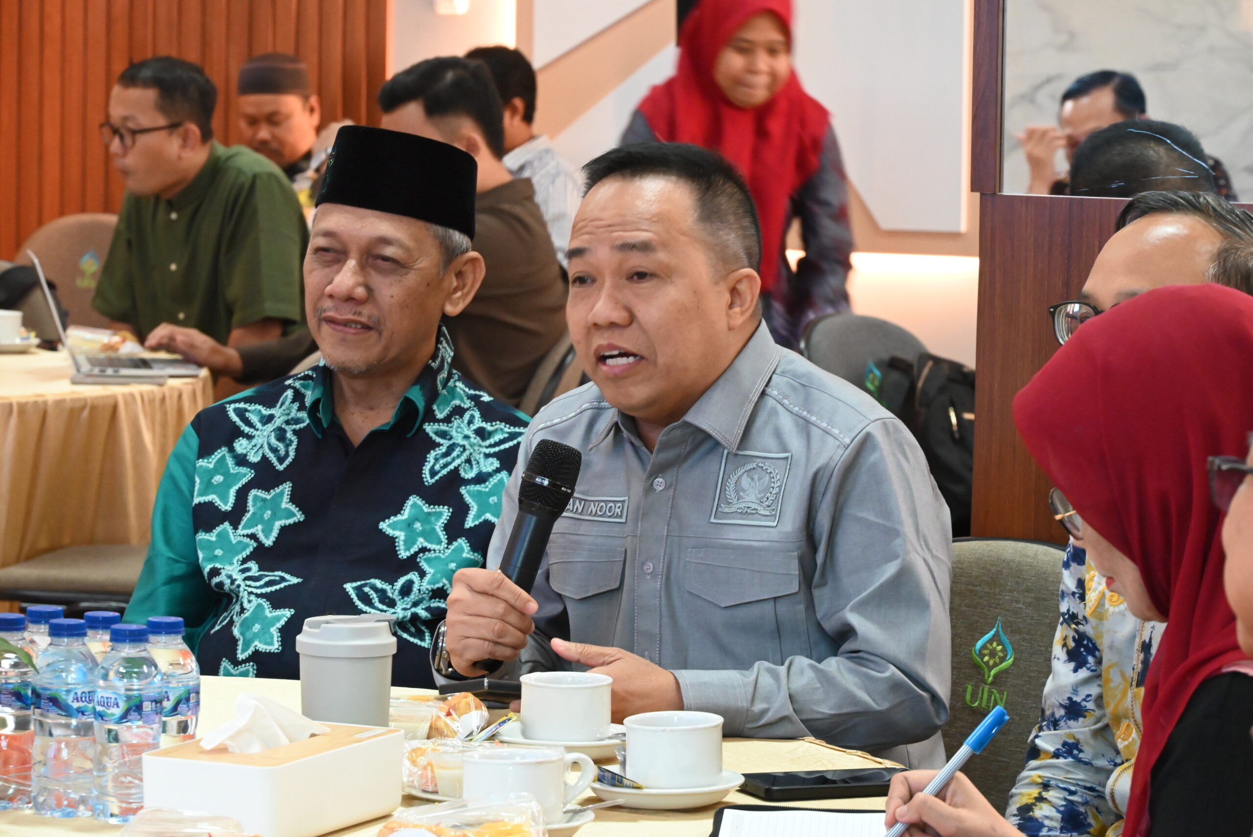 Anggota Komisi VIII DPR RI, Sudian Noor, dalam pertemuan kunjungan kerja ke Kantor Gubernur di Banjar Baru, Kalimantan Selatan. Foto: Balggys/vel.