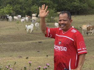 Anggota Komisi IV DPR RI Johan Rosihan dalam kunjungan lapangan dalam masa reses ke Sanctuary Rusa Timor yang berada di kawasan Taman Nasional Gunung Tambora, Kabupaten Dompu, Nusa Tenggara Barat. Foto: Ist/vel.