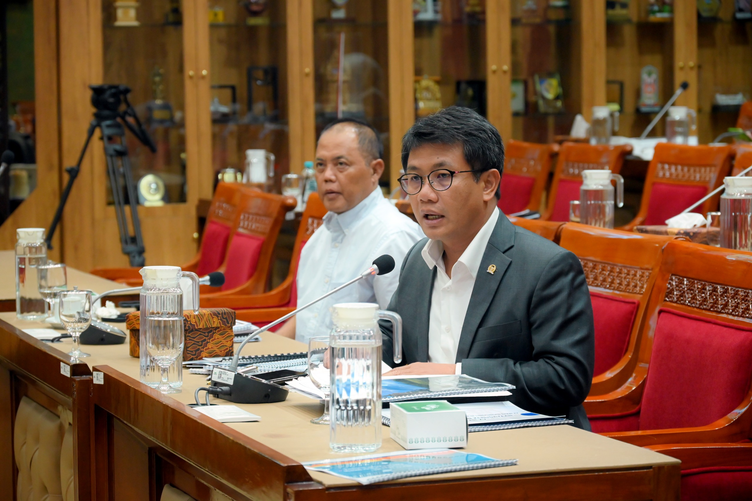 Anggota Komisi X DPR RI, Bonnie Triyana, saat RDPU Panja Pelestarian Cagar Budaya Komisi X dengan sejumlah Balai Pelestarian Kebudayaan (BPK) di Indonesia, di Gedung Nusantara I, Senayan, Jakarta, Selasa (30/9/2025). Foto: Tari/vel.