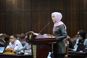 Ketua Komisi VI DPR RI Anggia Erma Rini saat menjadi juru bicara DPR RI pada pengujian materiil Undang-Undang tentang BUMN di MK, Senin (13/10/2025). Foto: Farhan/vel.