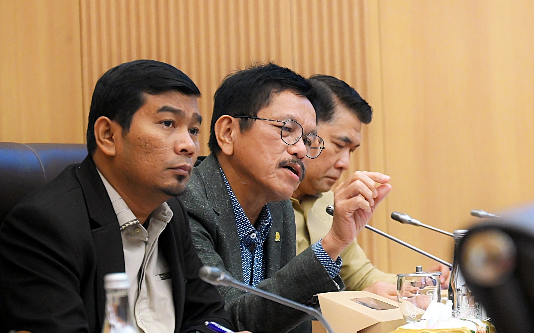 Anggota Komisi XII DPR RI, Ramson Siagian dalam rapat dengar pendapat di Ruang Rapat Komisi XII, Kompleks Parlemen, Senayan, Jakarta, Rabu (1/10/2025). Foto : Tari/Andri.