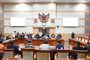 Komisi III DPR RI saat menerima aspirasi terkait permasalahan tanah di berbagai daerah di Indonesia, di Gedung Nusantara II, Senayan, Jakarta, Rabu (1/10/2025). Foto: Arifman/vel