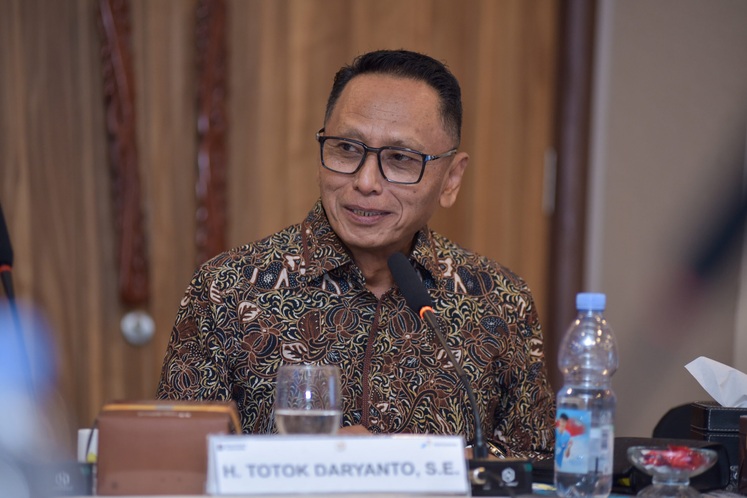 Anggota Komisi XII DPR RI, Totok Sudaryanto, dalam pertemuan Komisi XII di Jayapura, Papua, Selasa (28/10/2025). Foto: Eno/vel.
