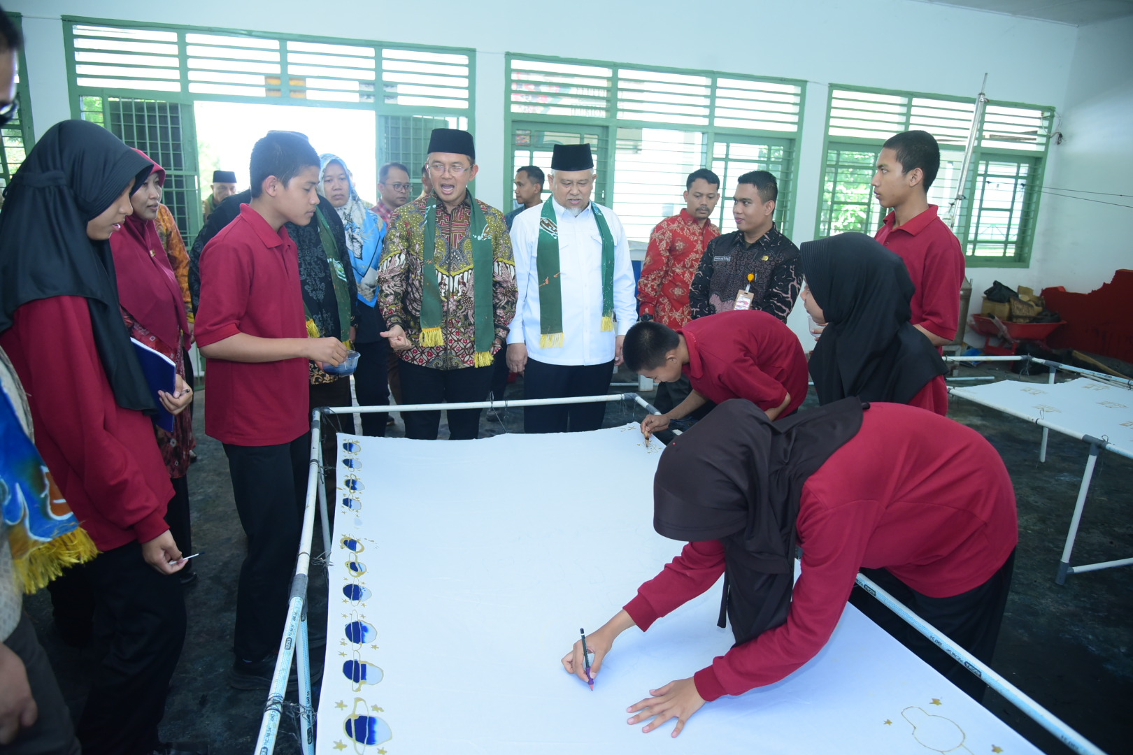 Ketua Tim Kunjungan Kerja Reses Komisi VIII DPR RI, Ansory Siregar, saat meninjau perkembangan dan fasilitas Sekolah Rakyat Menengah Atas (SRMA) 7 Palembang. Foto: Oji/vel.