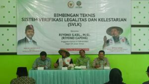 Anggota Komisi IV DPR RI Riyono dalam Sertifikasi UMKM Pelaku Usaha Kehutanan Di Trenggalek, Jawa Timur, beberapa waktu lalu. Foto : Ist/Andri.