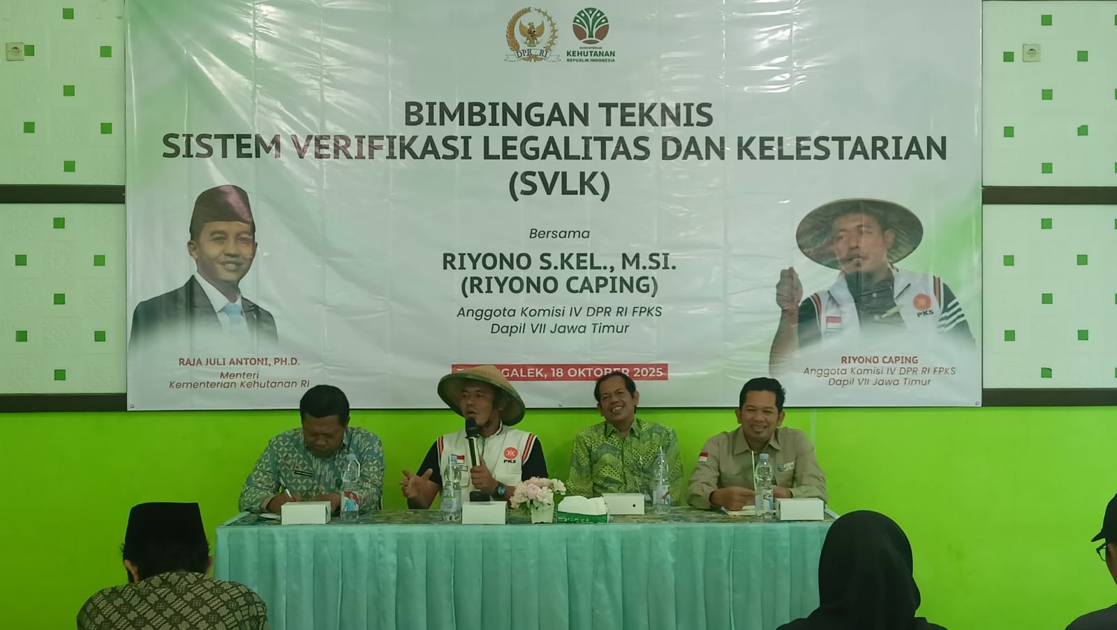 Anggota Komisi IV DPR RI Riyono dalam Sertifikasi UMKM Pelaku Usaha Kehutanan Di Trenggalek, Jawa Timur, beberapa waktu lalu. Foto : Ist/Andri.