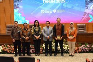 Foto bersama usai acara Forum Satu Data DPR RI Tahun 2025, di Gedung Nusantara, Senayan, Jakarta, Rabu (8/10/2025). Foto: Mahendra/vel.