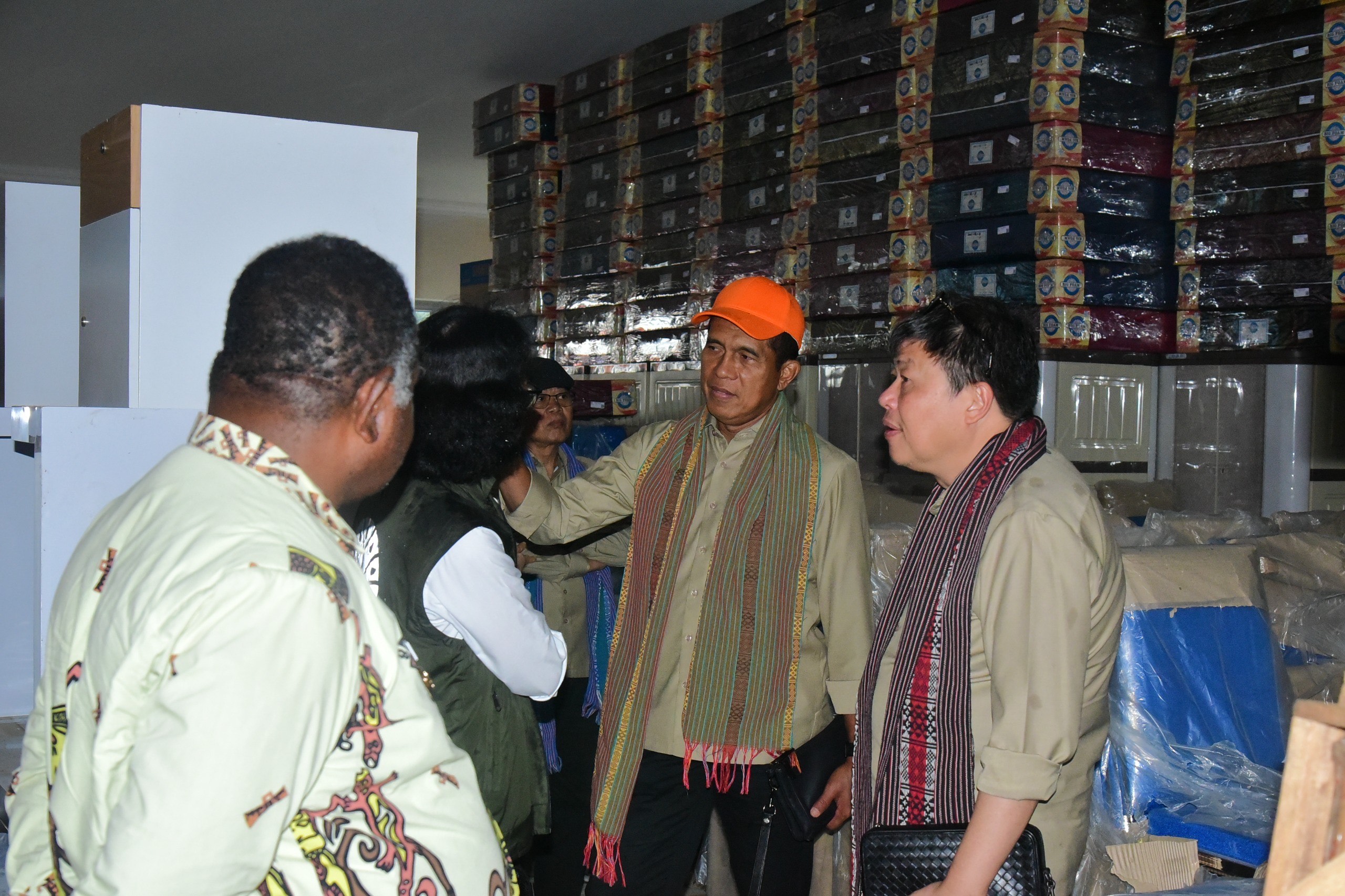 Wakil Ketua Komisi IV DPR RI, Abdul Kharis Almasyhari (tengah) dalam kunjungan kerja reses Komisi IV ke Sorong, Papua Barat Daya, Kamis (30/10/2025). Foto: Eki/vel.