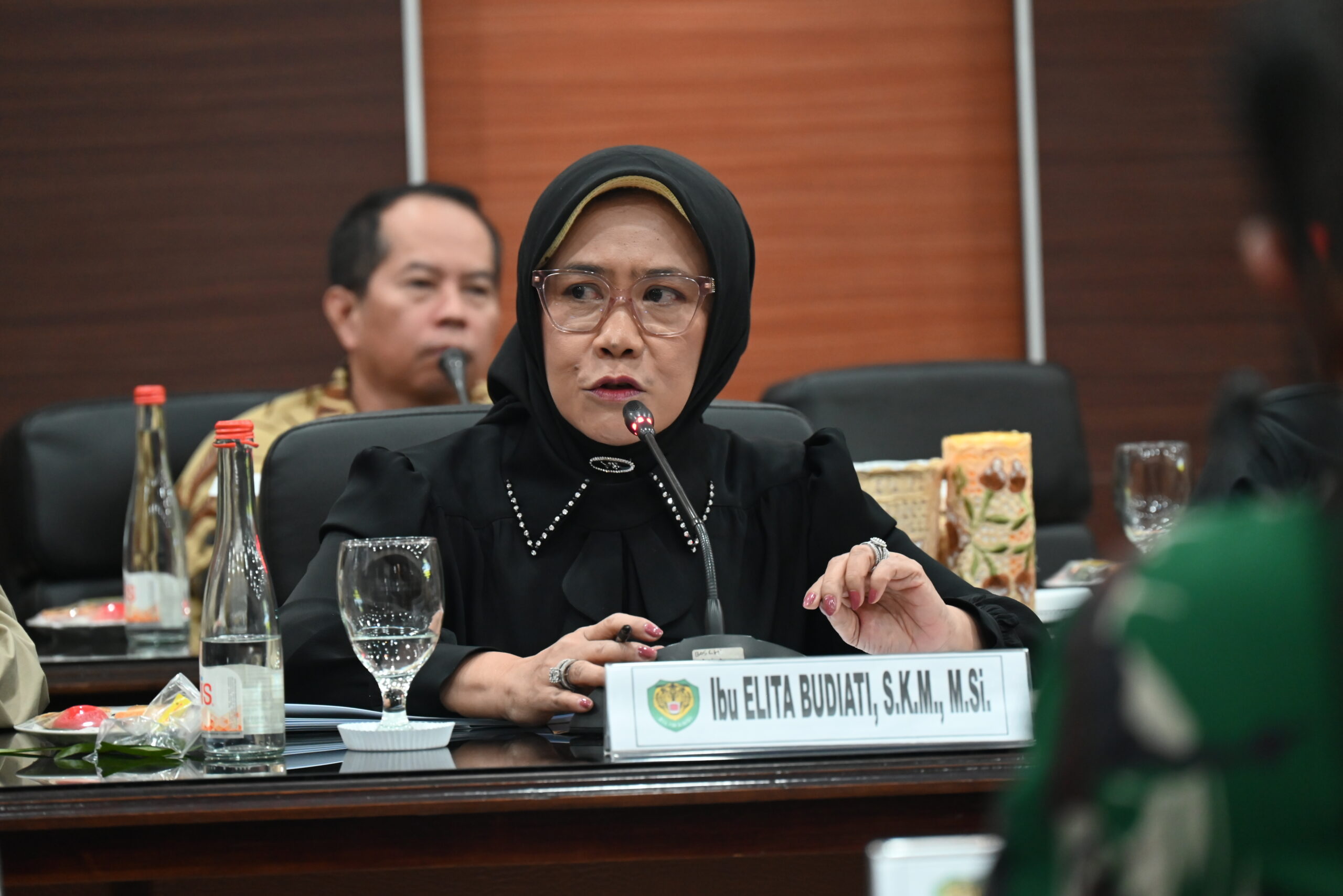 Anggota Komisi I DPR RI, Elita Budiati dalam pertemuan Kunjungan Kerja Reses Komisi I DPR RI ke Kota Bandung, Provinsi Jawa Barat, Selasa (7/10/2025). Foto: Nadhen/vel.