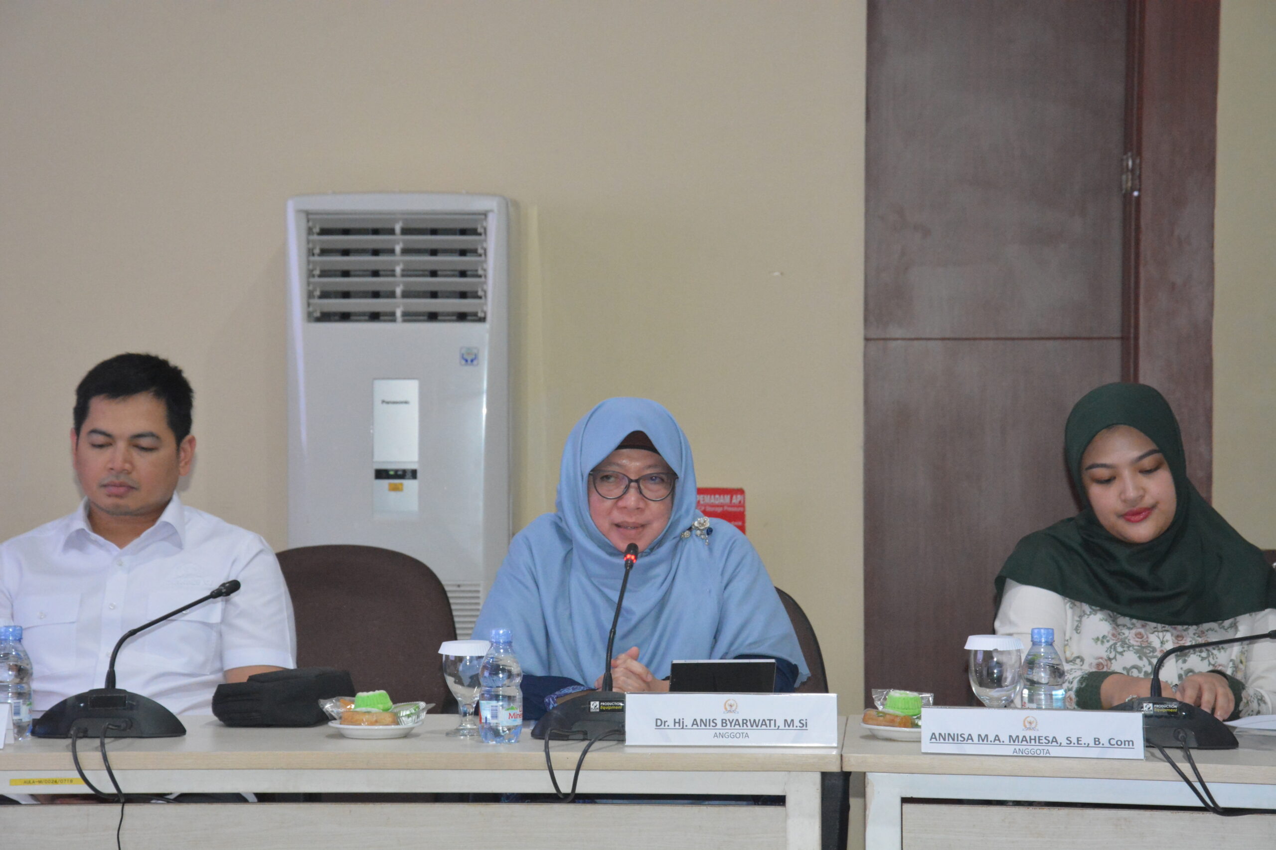Anggota Komisi XI DPR RI, Anis Byarwati, saat mengikuti pertemuan kunjungan kerja Reses Komisi XI DPR RI ke Yogyakarta, Jumat (3/10/2025). Foto: Ayu/vel