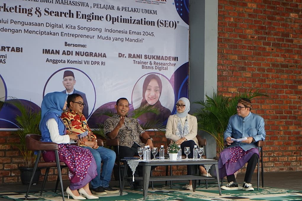 Anggota DPR RI dari Dapil Jawa Barat IV, Iman Adinugraha dalam Dialog Khusus Literasi Digital di Kabupaten Sukabumi, Jawa Barat, Kamis (16/10/2025). Foto : Ist/Andri.