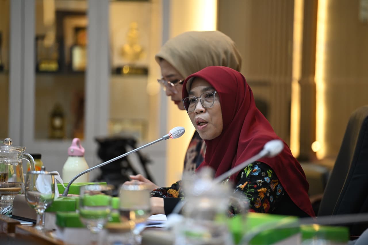 Anggota Komisi IX Netty Prasetiyani dalam RDPU dengan asosiasi institusi pendidikan kesehatan di Gedung Nusantara I, DPR RI, Senayan, Jakarta, Selasa (30/9/2025). Foto: Azka/vel