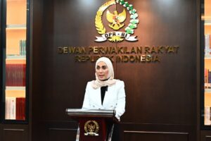 Wakil Ketua Komisi III DPR RI Sari Yuliati saat memberikan keterangan resmi secara virtual dalam sidang uji materi UU tersebut di Mahkamah Konstitusi, Selasa (21/10/2025). Foto: Karisma/vel.