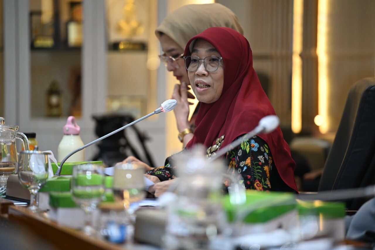 Anggota Komisi IX DPR RI, Netty Prasetiyani, dalam Rapat Dengar Pendapat Umum (RDPU) Komisi IX dengan sejumlah asosiasi pendidikan tenaga kesehatan di Ruang Rapat Komisi IX, Kompleks Parlemen, Senayan, Selasa (30/9/2025). Foto: Azka/vel