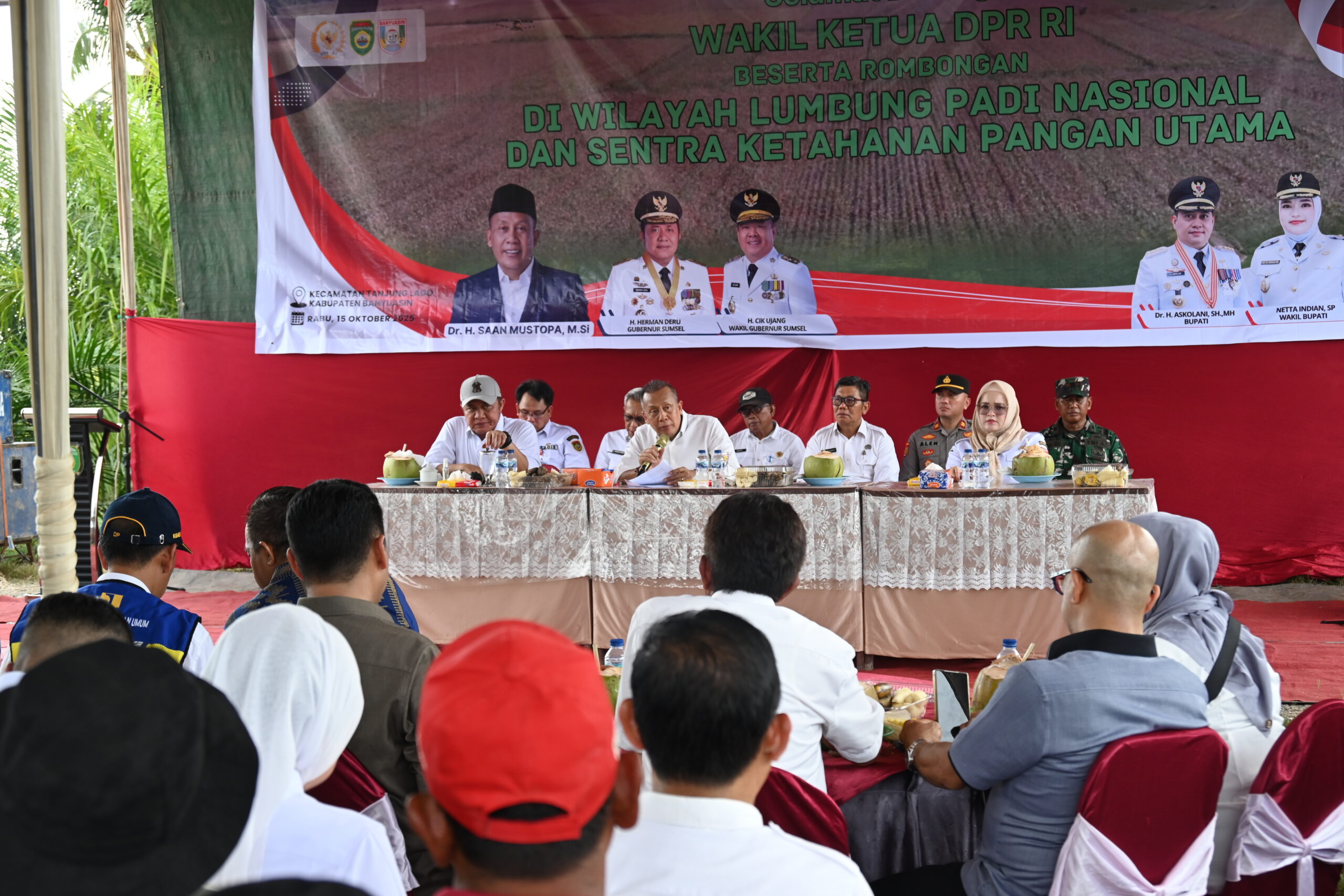 Wakil Ketua DPR RI Saan Mustopa saat membuka agenda peninjauan lapangan gabungan DPR ke Kabupaten Banyuasin, Sumatera Selatan, Rabu (15/10/2025). Foto: Saum/vel.