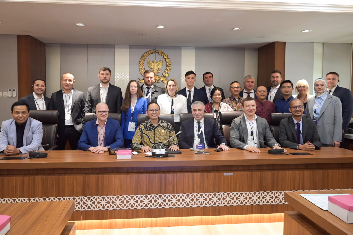 Kepala Biro KSAP Rijal Al Huda menerima kunjungan kehormatan dan kunjungan belajar dari mahasiswa Universitas Bakrie bersama delegasi dari RANEPA, Kamis (30/10/2025). Foto : Mahendra/Andri.