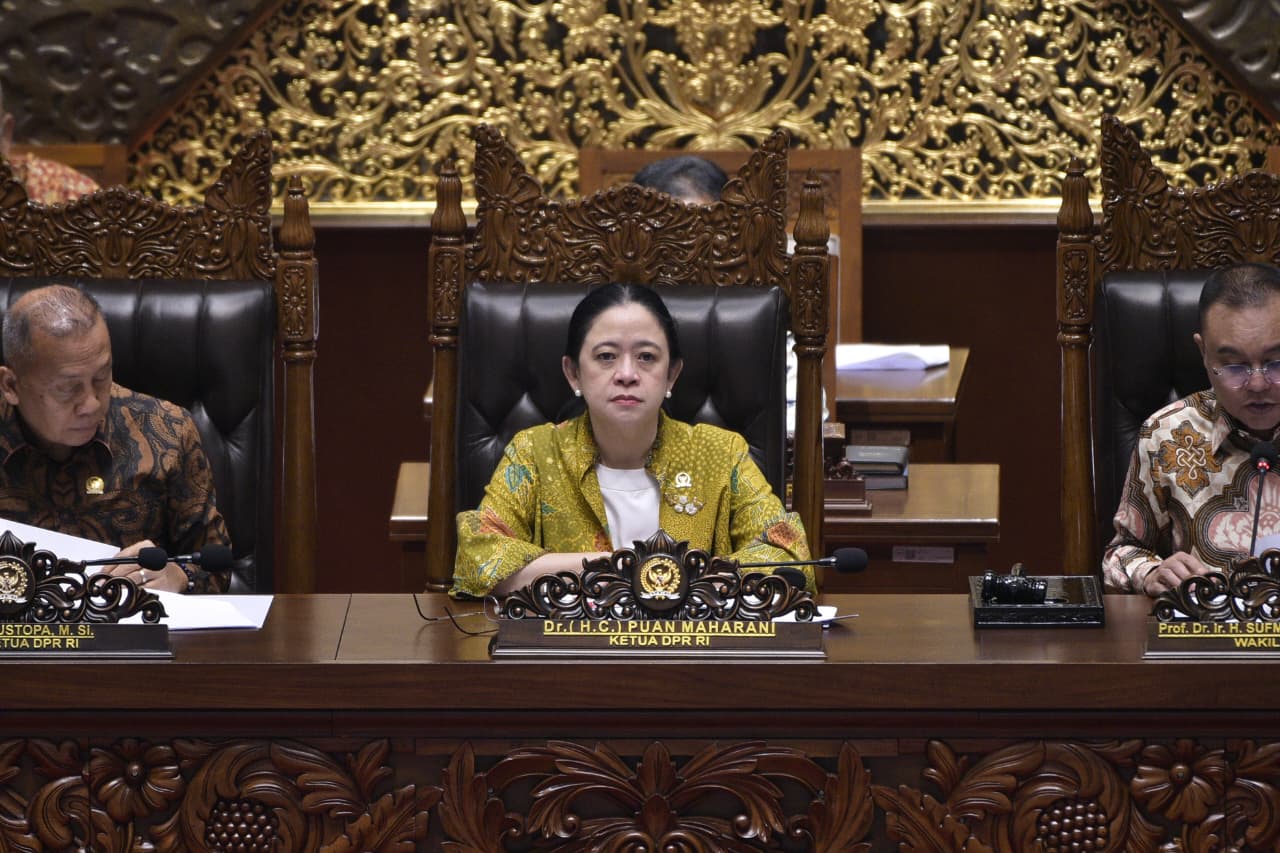 Ketua DPR RI Dr. (H.C) Puan Maharani saat Rapat Paripurna Keenam Masa Persidangan I 2025-2026, di Gedung Nusantara II, DPR RI, Senayan, Jakarta, Kamis (2/10). Foto: Munchen/vel