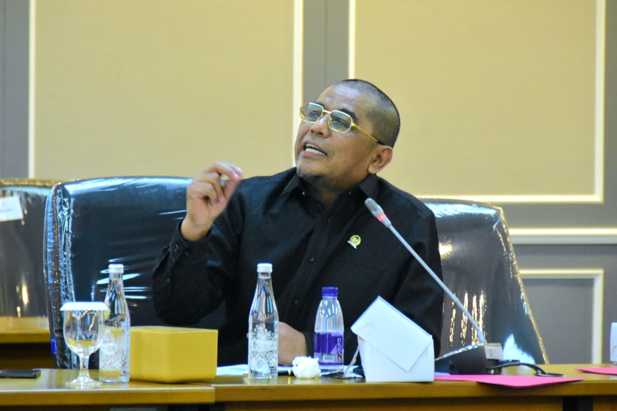 Anggota Komisi XIII Arisal Aziz dalam RDP Komisi XIII dengan Dirjen PP, Dirjen Otonomi Daerah Kementerian Dalam Negeri, Komnas Perempuan dan Federasi Serikat Pekerja Bandara Indonesia di Gedung Nusantara II, Selasa (30/9/2025). Foto: Runi/vel
