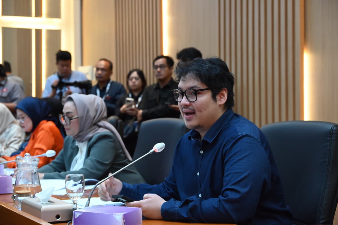Anggota Komisi IX DPR RI Ravindra Airlangga saat rapat kerja terkait penanganan kasus Program MBG di Gedung Nusantara II, Senayan, Jakarta, Rabu (1/10/2025). Foto: Mares/vel