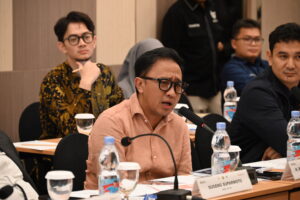 Wakil Ketua Komisi XII DPR RI, Bambang Haryadi saat memimpin pertemuan Panja Minerba Komisi XII DPR RI dengan PT Bukit Asam Tbk dan sejumlah perusahaan tambang swasta lainnya di Kota Palembang, Selasa (30/9/2025). Foto: Rizki/vel