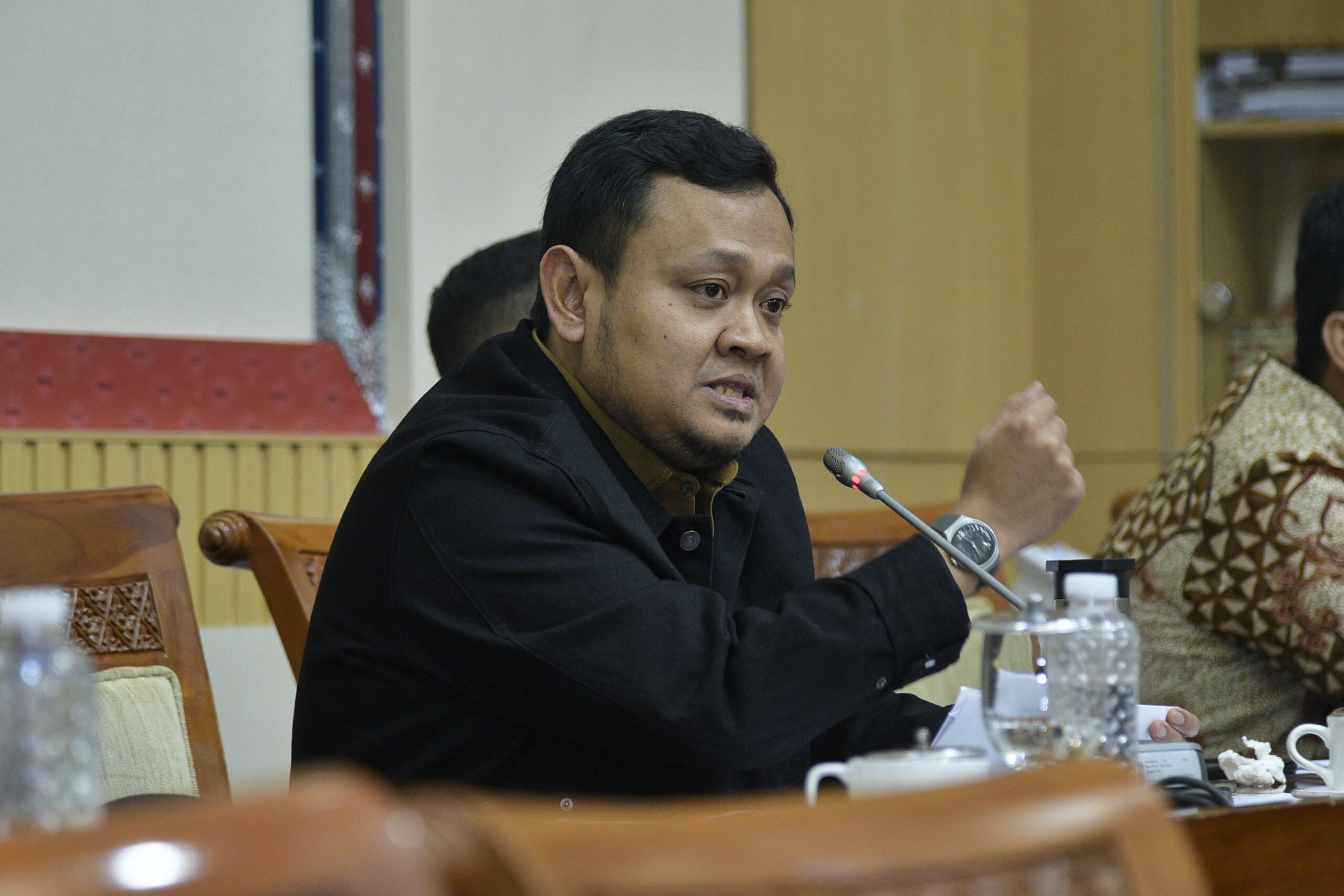 Anggota Komisi III DPR RI, Bimantoro Wiyono dalam penegakan hukum, terhadap hukum negara dan hukum adat yang harus seimbang,” ujar Bimantoro di Gedung DPR, Senayan, Jakarta, Senin (29/9/2025). Foto : Jaka/Andri.